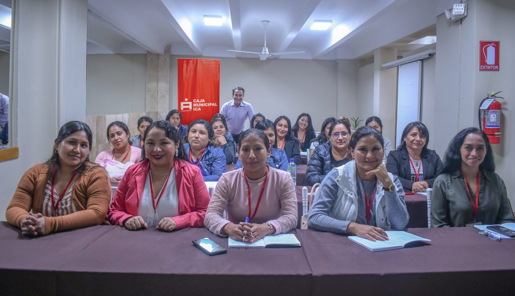 Mujeres microempresarias son capacitadas en liderazgo y gestión empresarial por Centrum PUCP y Caja Municipal Ica 9 Mujeres microempresarias son capacitadas en liderazgo y gestión empresarial por Centrum PUCP y Caja Municipal Ica
